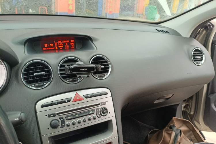 Used Peugeot 308 2013 1.6T SW Fashion Edition Audio And AC Panel