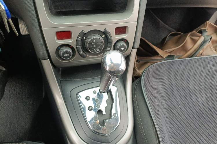Used Peugeot 308 2013 1.6T SW Fashion Edition Gear Lever