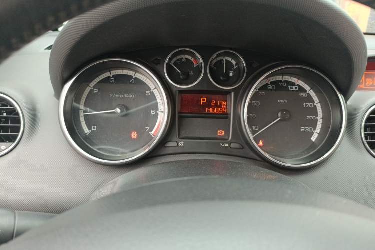 Used Peugeot 308 2013 1.6T SW Fashion Edition Odometer Close Up