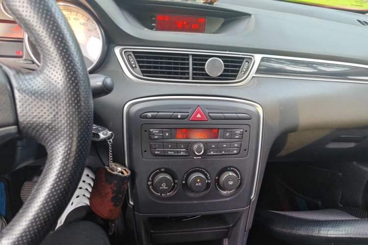 Used Peugeot 308 2013 1.6L Manual YouShang Model Audio And AC Panel