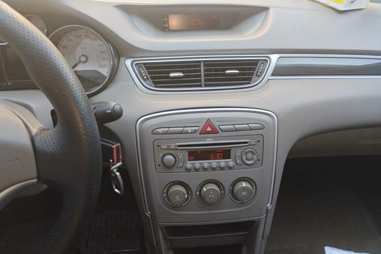 Used Peugeot 308 2013 1.6L Manual YouShang Model Audio And AC Panel