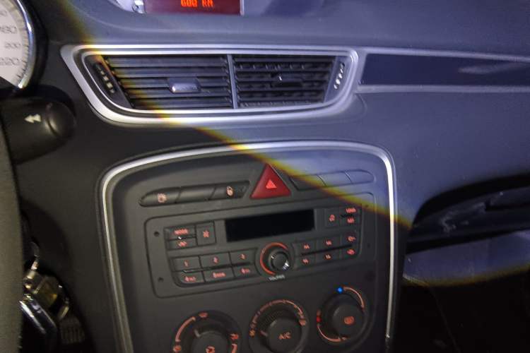 Used Peugeot 308 2013 1.6L Manual YouShang Model Audio And AC Panel