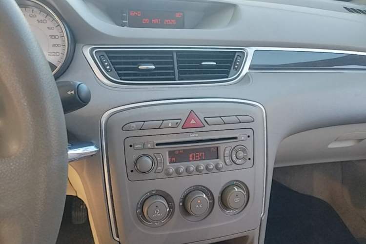 Used Peugeot 308 2013 1.6L Automatic YouShang Model Audio And AC Panel