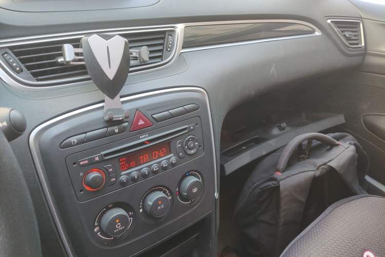 Used Peugeot 308 2013 1.6L Manual YouShang Model Audio And AC Panel