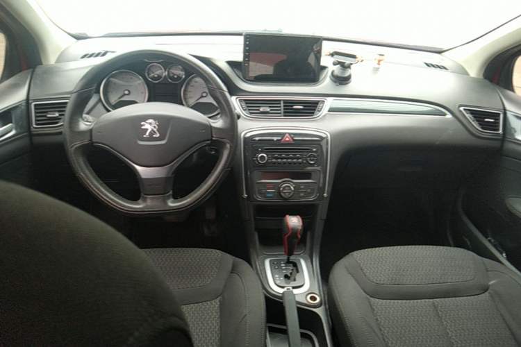 Used Peugeot 308 2013 1.6L Automatic Fashion Model Center Console