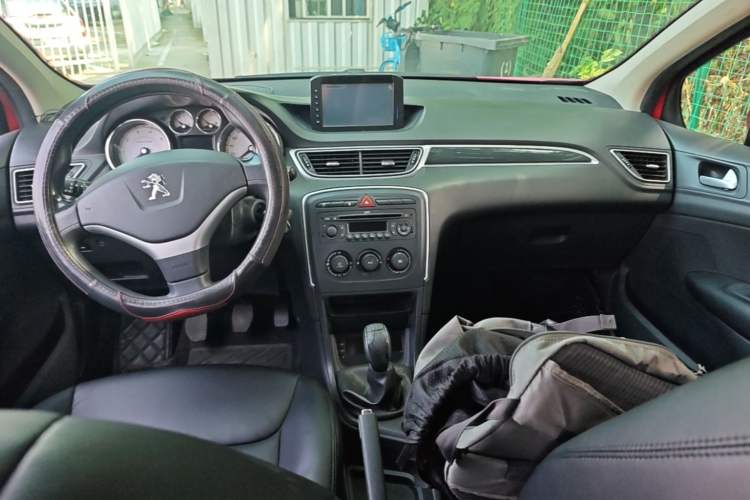 Used Peugeot 308 2013 1.6L Manual YouShang Model Center Console