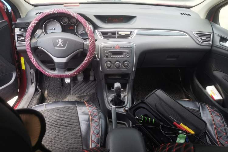 Used Peugeot 308 2013 1.6L Manual YouShang Model Center Console