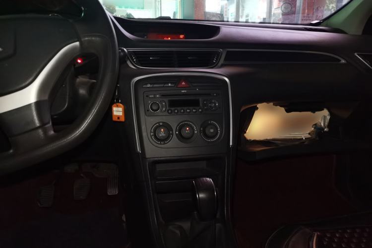 Used Peugeot 308 2013 1.6L Manual YouShang Model Center Console