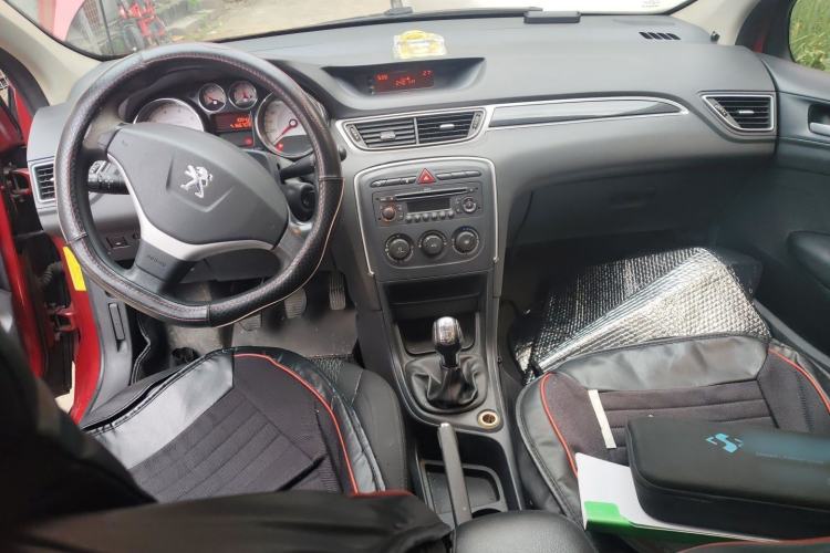 Used Peugeot 308 2013 1.6L Manual YouShang Model Center Console