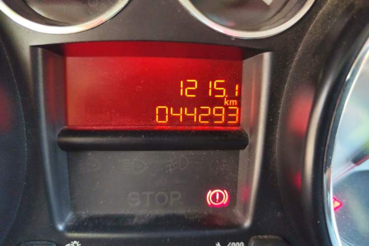 Used Peugeot 308 2013 1.6L Manual YouShang Model CNG Odometer Close Up