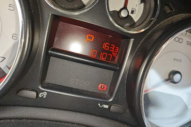 Used Peugeot 308 2013 1.6L Automatic Fashion Model Odometer Close Up