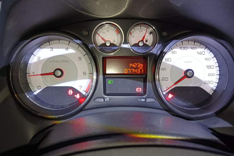 Used Peugeot 308 2013 1.6L Manual YouShang Model Odometer Close Up