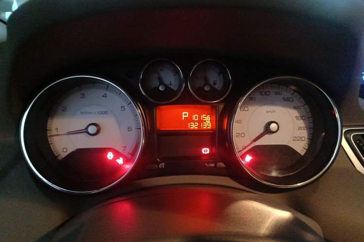 Used Peugeot 308 2013 1.6L Automatic YouShang Model Odometer Close Up