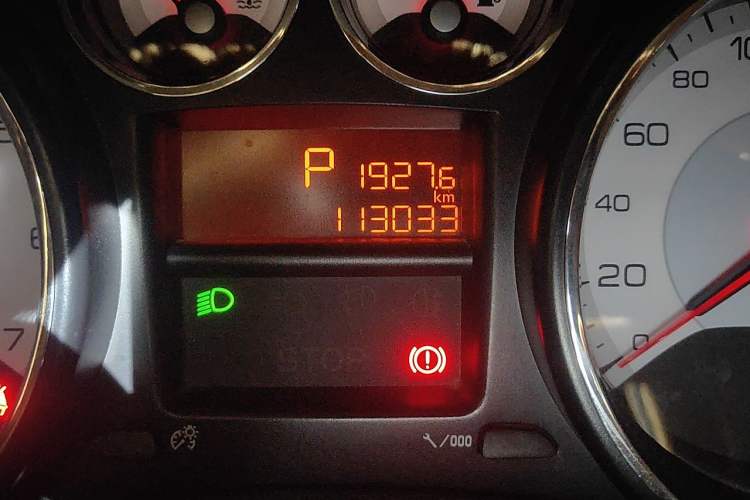 Used Peugeot 308 2013 1.6L Automatic Fashion Model Odometer Close Up