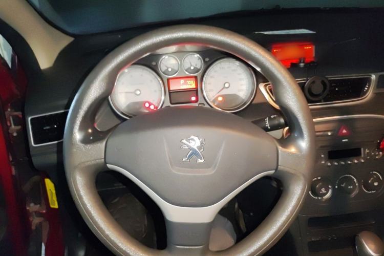 Used Peugeot 308 2013 1.6L Automatic YouShang Model Steering Wheel