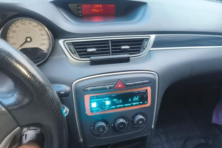 Used Peugeot 308 2013 1.6L Manual YouShang Model Audio And AC Panel