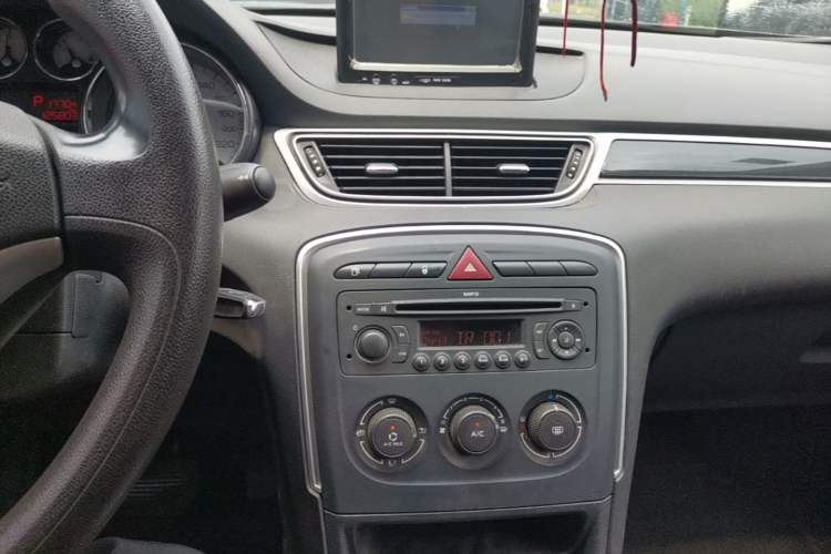 Used Peugeot 308 2013 1.6L Automatic YouShang Model Audio And AC Panel