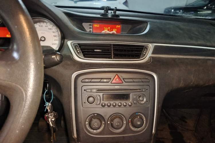 Used Peugeot 308 2013 1.6L Manual YouShang Model Audio And AC Panel