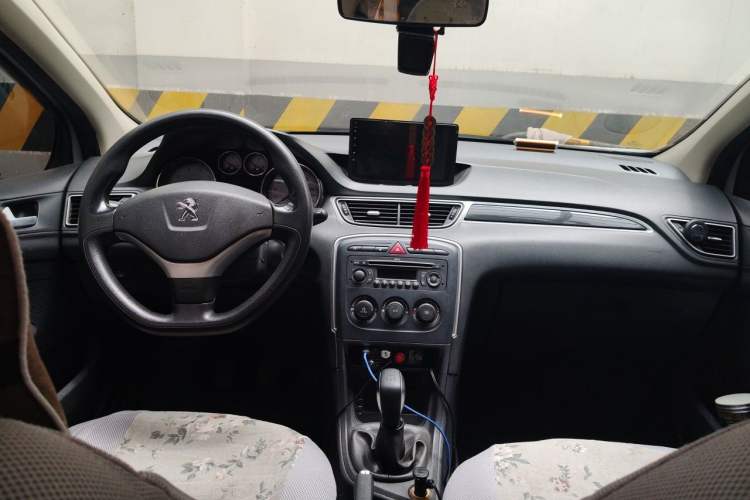 Used Peugeot 308 2013 1.6L Manual YouShang Model Center Console