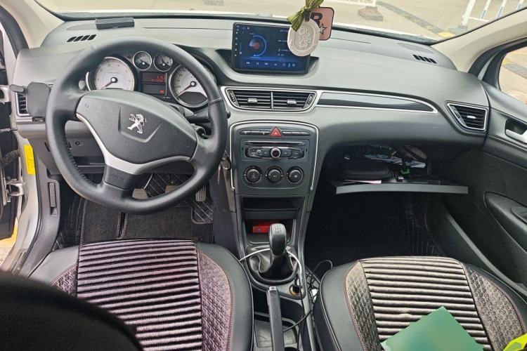 Used Peugeot 308 2013 1.6L Manual YouShang Model Center Console