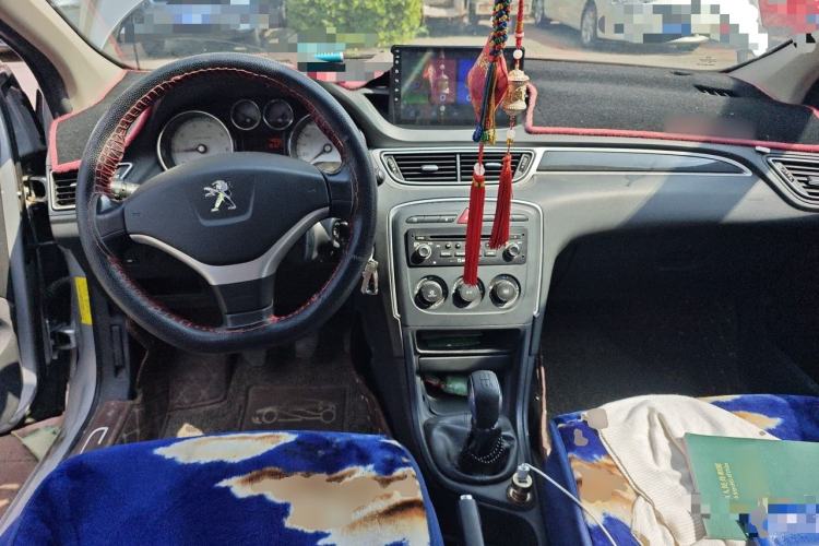 Used Peugeot 308 2013 1.6L Manual YouShang Model Center Console