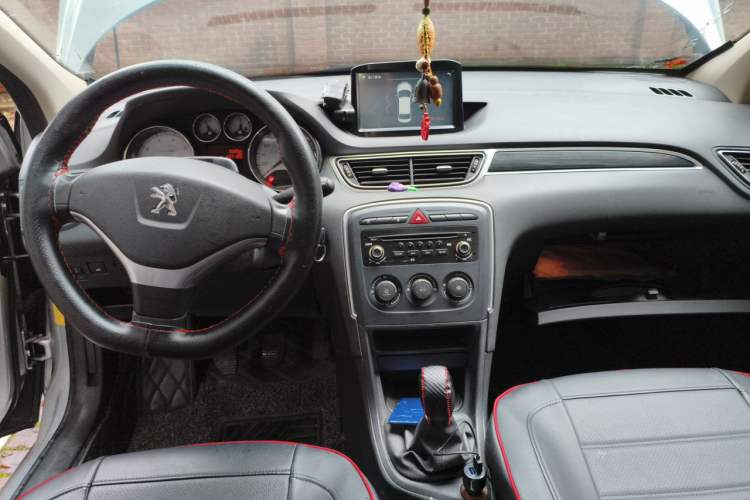 Used Peugeot 308 2013 1.6L Manual YouShang Model Center Console