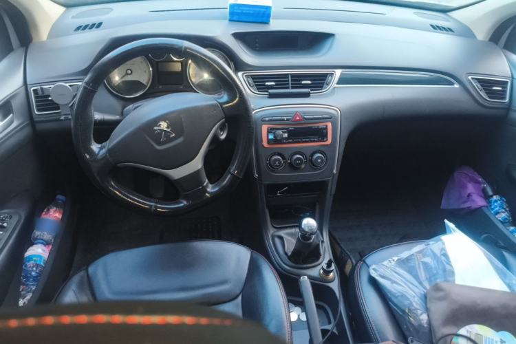 Used Peugeot 308 2013 1.6L Manual YouShang Model Center Console