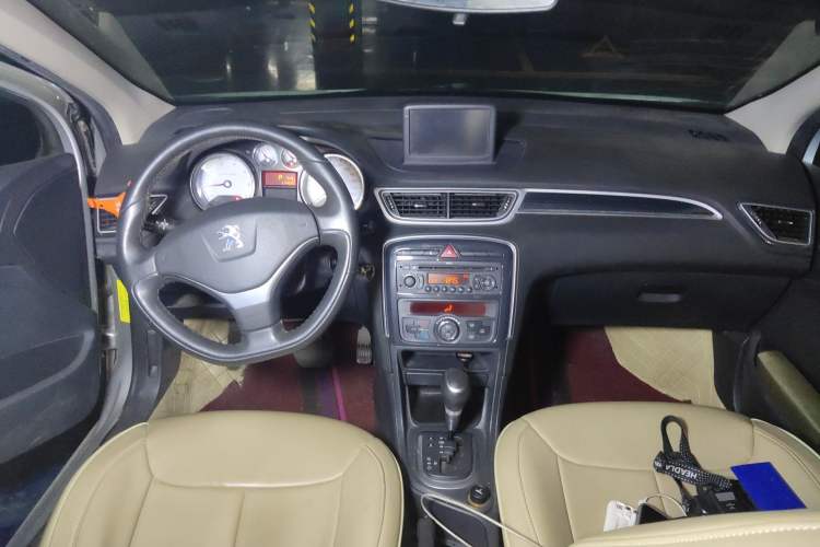 Used Peugeot 308 2013 1.6L Automatic Fashion Model Center Console