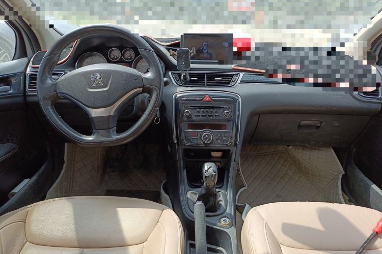 Used Peugeot 308 2013 1.6L Manual Fashion Model Center Console