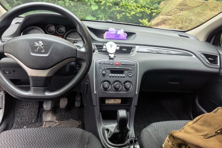 Used Peugeot 308 2013 1.6L Manual YouShang Model Center Console