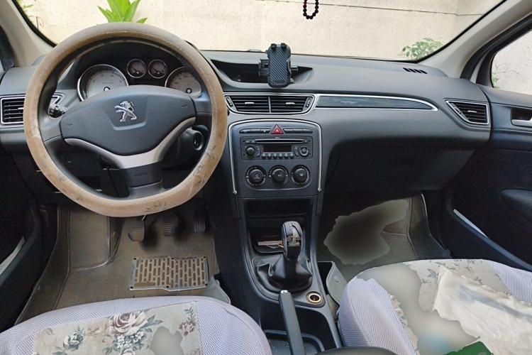 Used Peugeot 308 2013 1.6L Manual YouShang Model Center Console