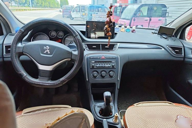 Used Peugeot 308 2013 1.6L Manual YouShang Model Center Console