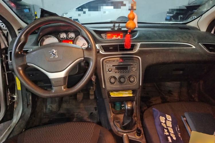 Used Peugeot 308 2013 1.6L Manual YouShang Model Center Console