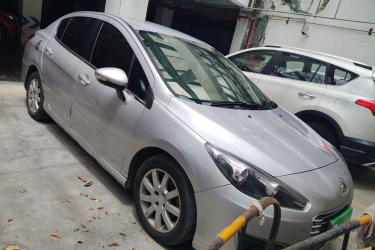 Used Peugeot 308 2013 1.6L Manual YouShang Model Front Right 45 Deg