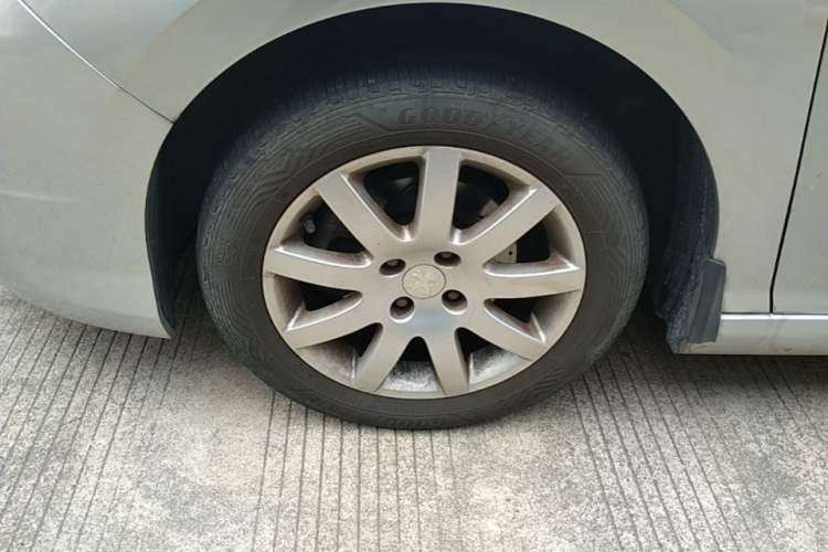 Used Peugeot 308 2013 1.6L Automatic YouShang Model Left Front Wheel Hub