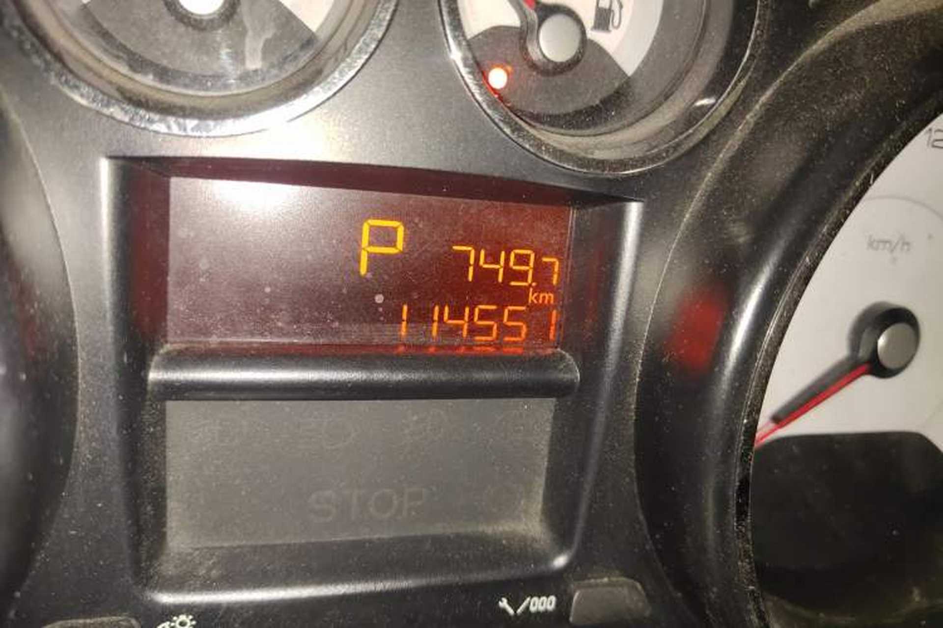 Used Peugeot 308 2013 1.6L Automatic Fashion Model Odometer Close Up