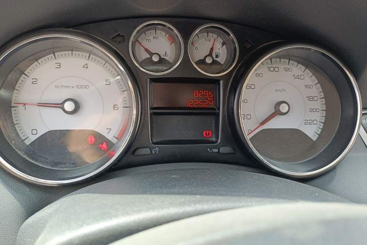 Used Peugeot 308 2013 1.6L Manual Fashion Model Odometer Close Up