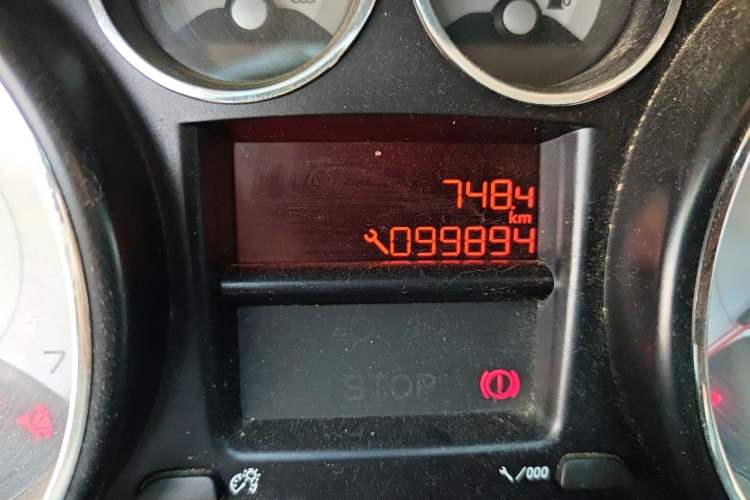 Used Peugeot 308 2013 1.6L Manual YouShang Model Odometer Close Up