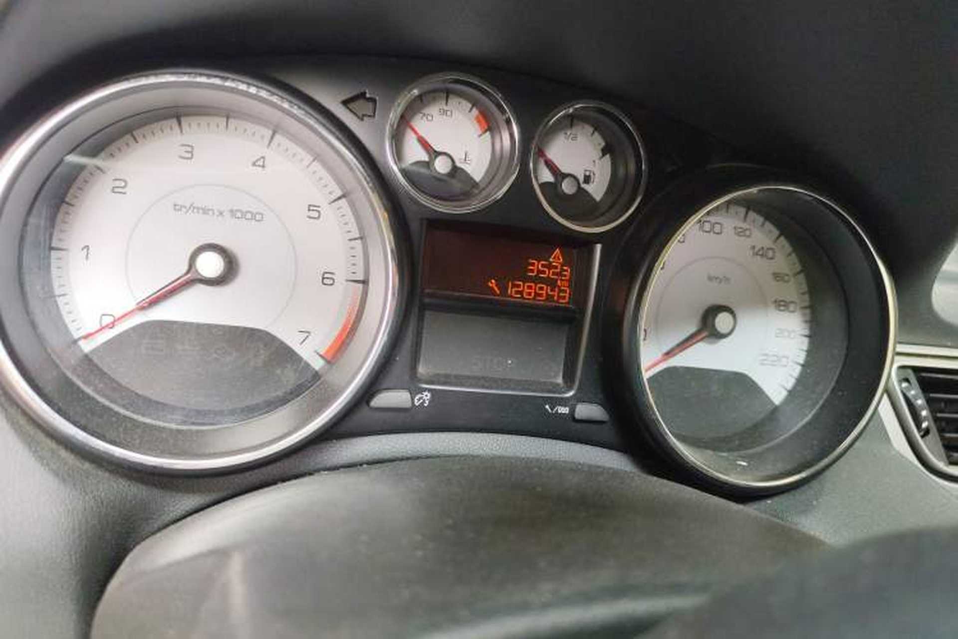 Used Peugeot 308 2013 1.6L Automatic YouShang Model Odometer Close Up