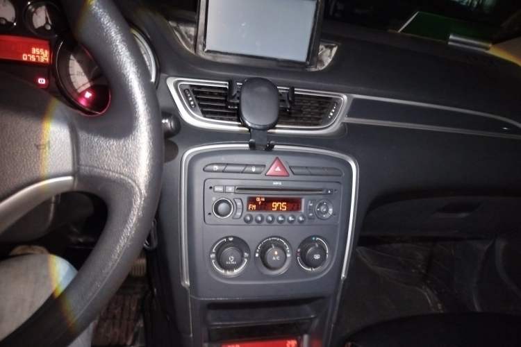 Used Peugeot 308 2013 1.6L Manual YouShang Model Audio And AC Panel