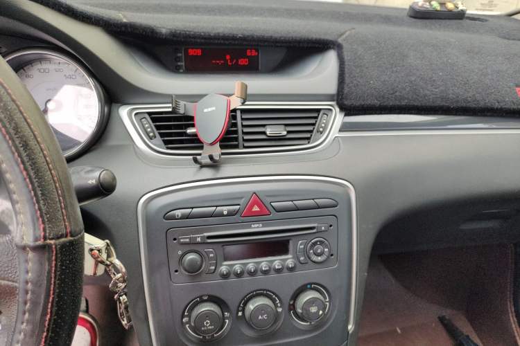 Used Peugeot 308 2013 1.6L Manual YouShang Model Audio And AC Panel