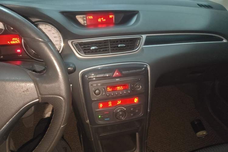 Used Peugeot 308 2013 1.6L Manual YouShang Model Audio And AC Panel