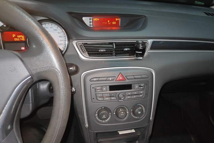 Used Peugeot 308 2013 1.6L Automatic YouShang Model Audio And AC Panel