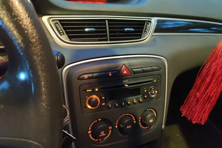 Used Peugeot 308 2013 1.6L Manual YouShang Model Audio And AC Panel