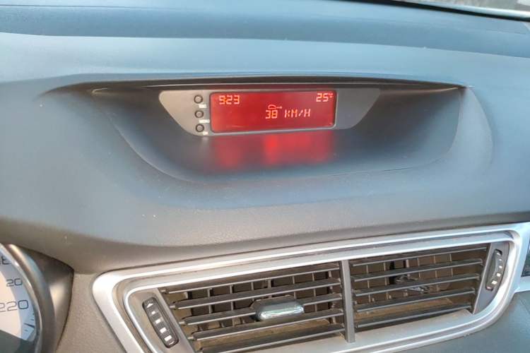 Used Peugeot 308 2013 1.6L Manual YouShang Model Audio And AC Panel