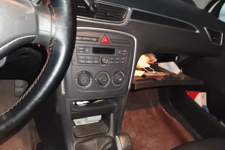 Used Peugeot 308 2013 1.6L Manual YouShang Model CNG Audio And AC Panel