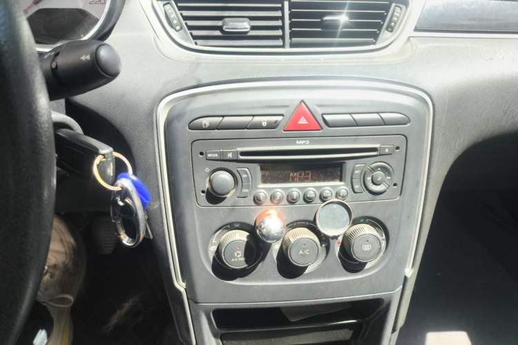 Used Peugeot 308 2013 1.6L Manual YouShang Model Audio And AC Panel