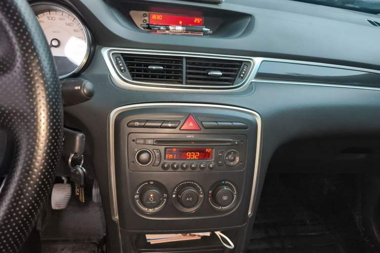 Used Peugeot 308 2013 1.6L Manual YouShang Model Audio And AC Panel