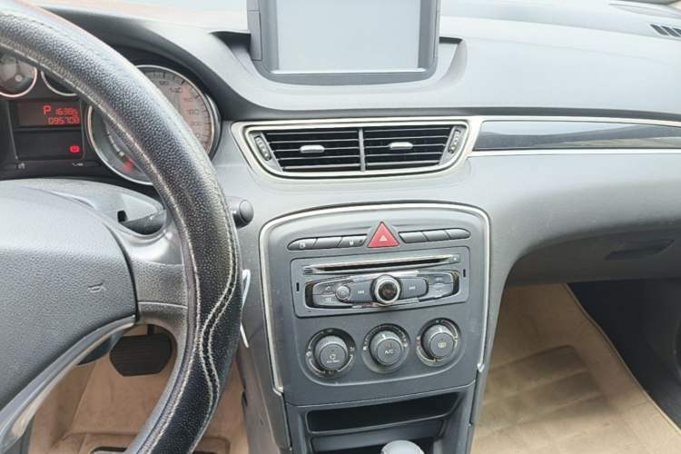 Used Peugeot 308 2013 1.6L Automatic Fashionable Chen Kun Excellent Edition Audio And AC Panel