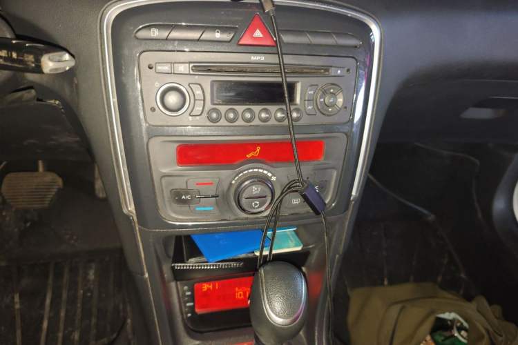 Used Peugeot 308 2013 1.6L Automatic Fashionable Chen Kun Excellent Edition Audio And AC Panel